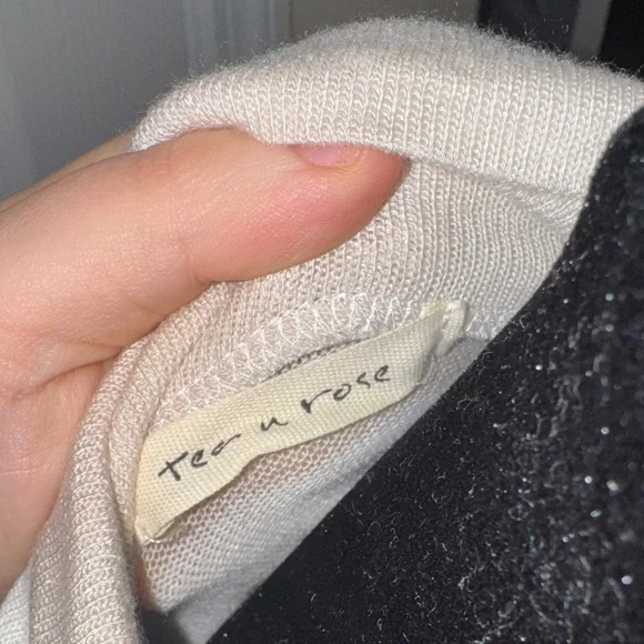 Tea n Rose Beige and Cream Women's Cardigan - Picture 4 of 7